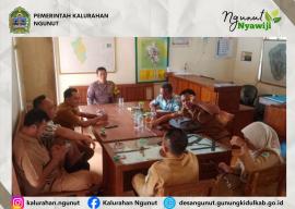 Matangkan Persiapan Bersih Dusun, Bhabinkamtibmas dan Pamong Ngunut Perkuat Sinergi 
